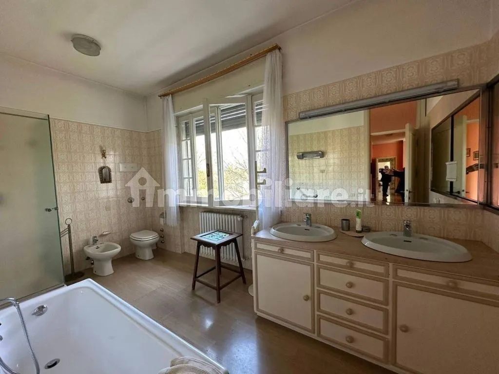 Salles de bain - Luxury Villa with Private Garden in Mozzo