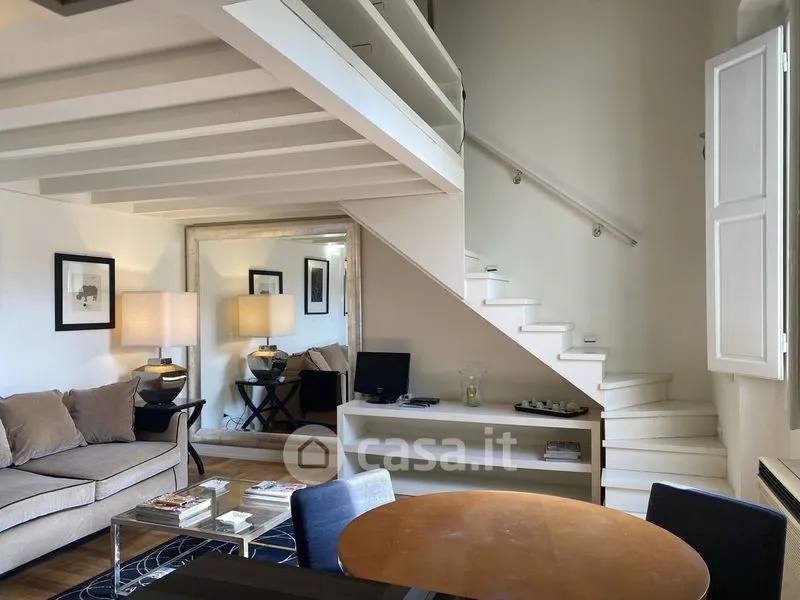 Séjour - Restored Apartment in Historic Building, Florence