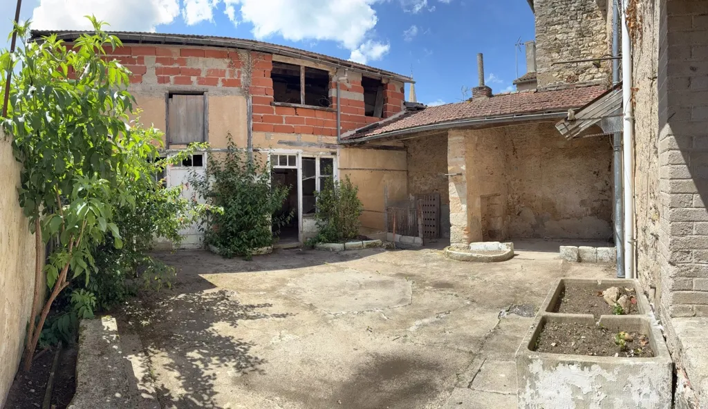 Garden - Renovated Town House with Courtyard in Montmorillon