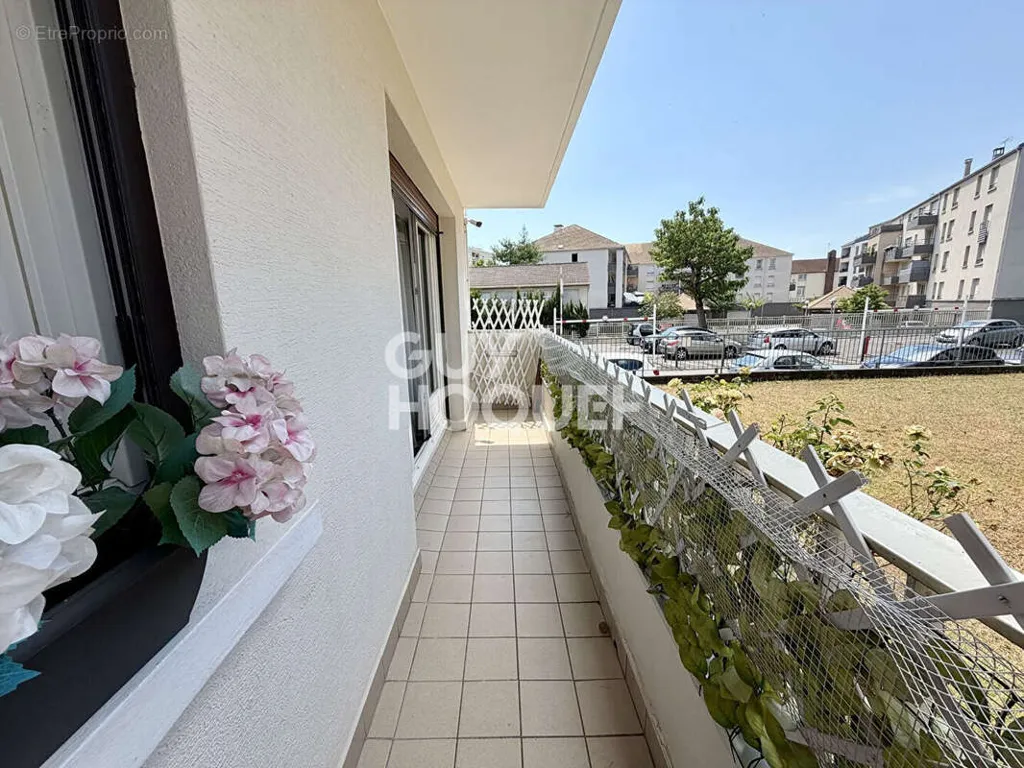 Balcone - Studio with Balcony in Neuilly-sur-Marne