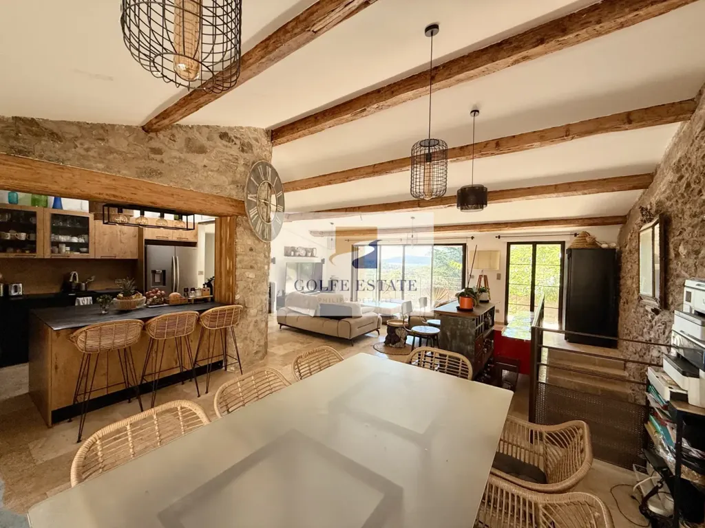 Söögituba - Bastide with Pools and Sea View in Grimaud