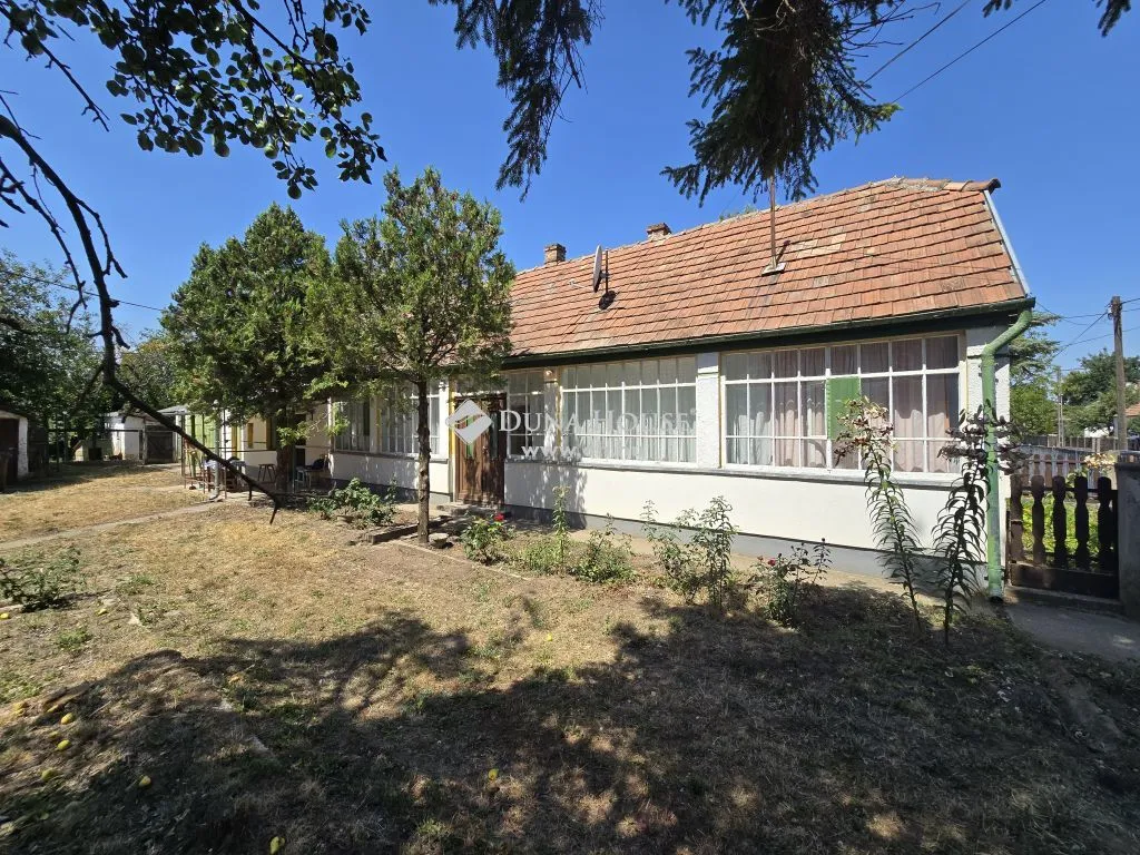 Exterior - House with Large Plot in Zámoly