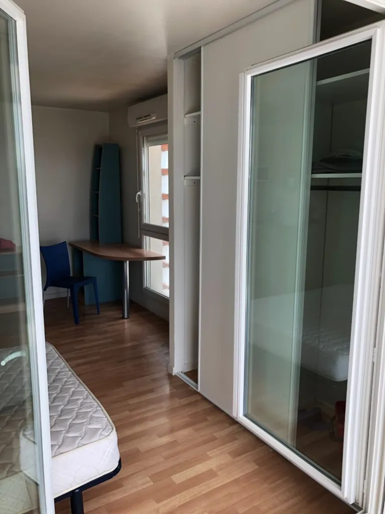 Chambres - Studio Meublé avec Loggia en Hyper Centre de La Roche-sur-Yon