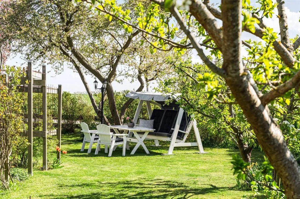 Aed - Spacious Villa with South View in Simrishamn