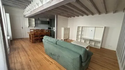 Séjour - Duplex Meublé avec Poutres Apparentes à Paris 13e