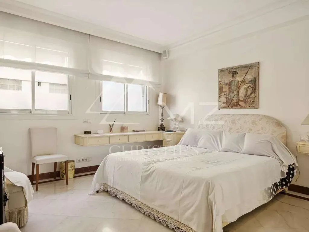 Magamistoad - High-Floor Apartment with Panoramic Sea View in Cannes