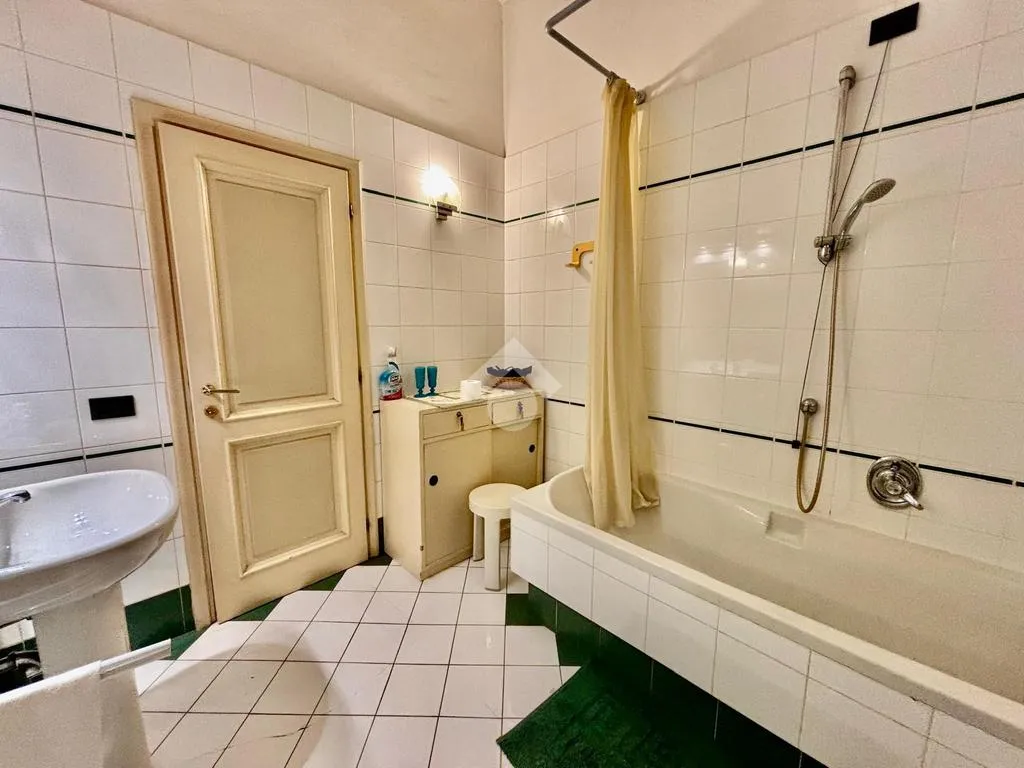 Vannitoad - Spacious Apartment with Balcony in Florence
