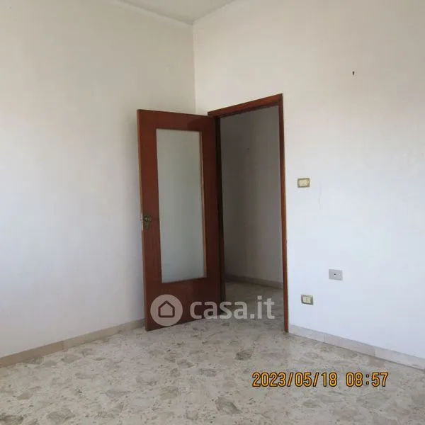 Pièces - Apartment with Balcony in Commercial Area, Taranto