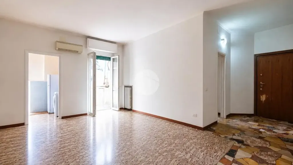 Living Room - Triplex with Double Exposure in Milan