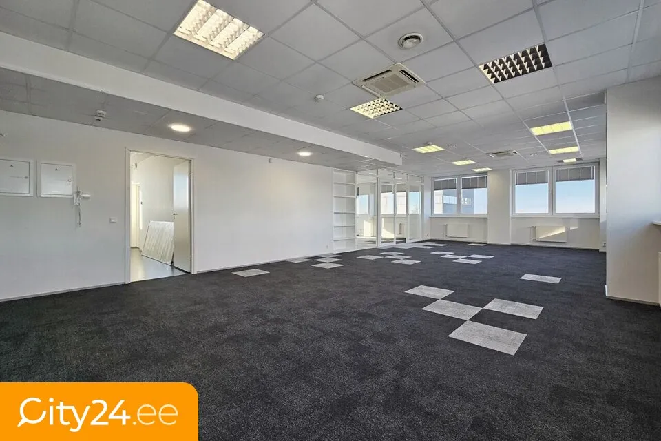 Studio - Spacious Office with Free Parking in Tallinn Centre