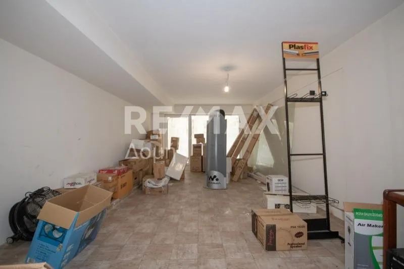 Toad - Commercial Space with Parking in Volos