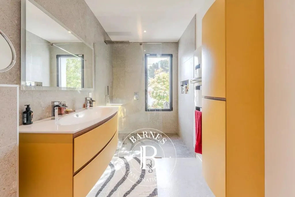 Salles de bain - Villa Contemporaine avec Piscine à Aix-en-Provence