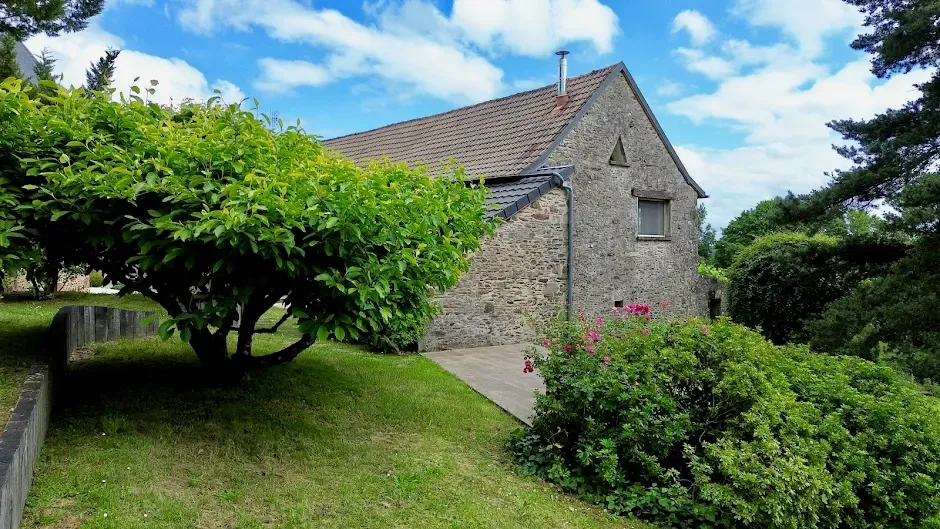 Garden - Renovated Longère with South View near Brive
