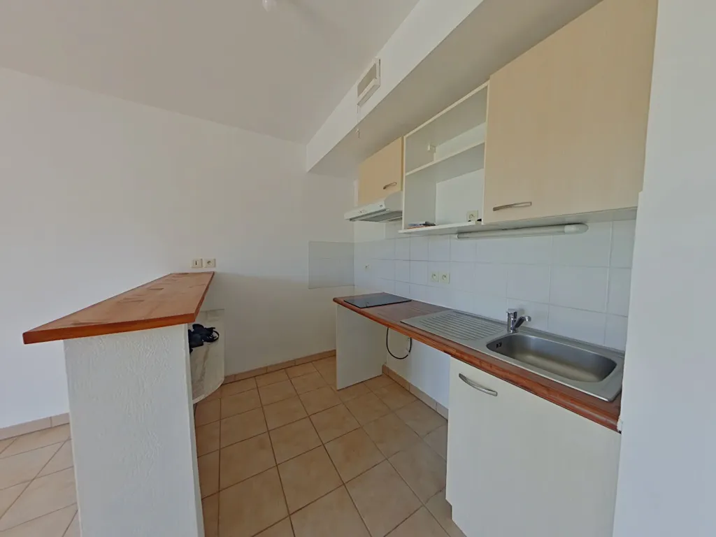 Cuisine - Appartement T2 avec Balcon à Poitiers