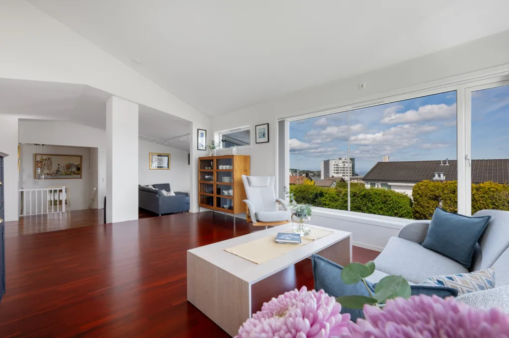 Séjour - Family Home with Corner Plot in Tasta/Vardeneset