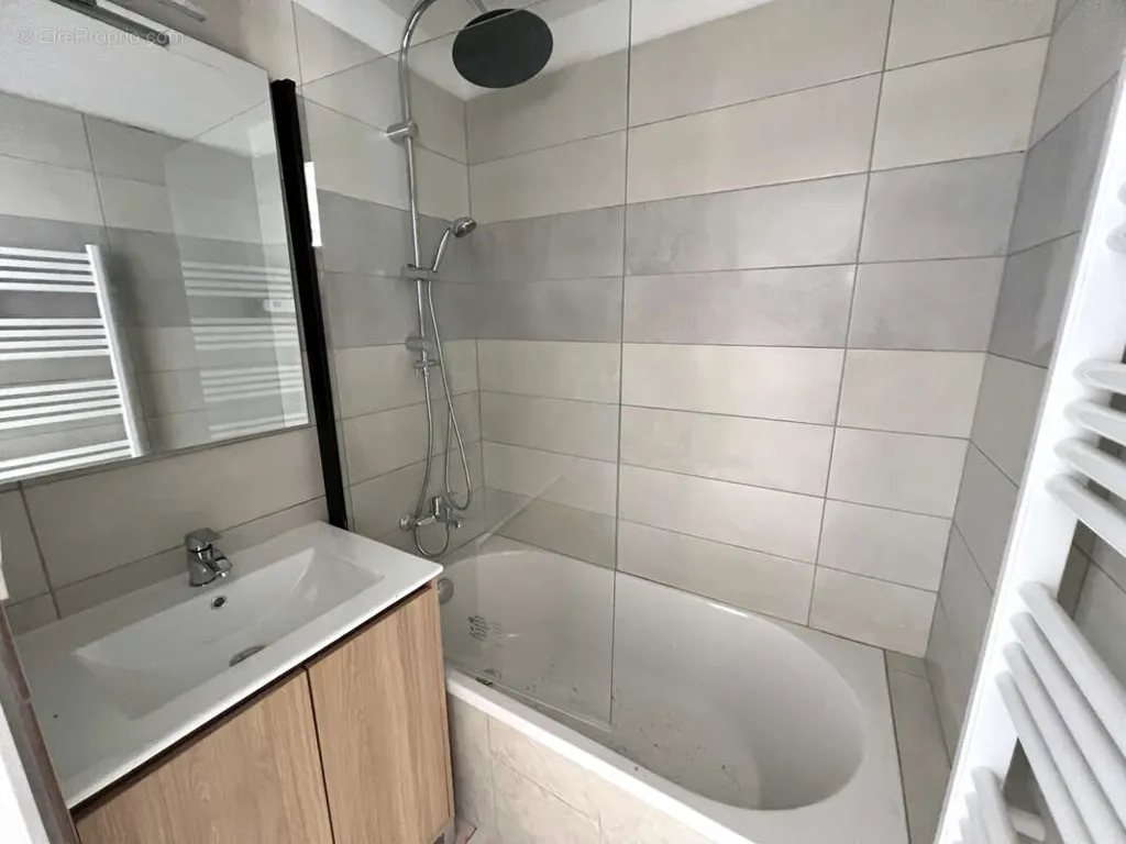 3-toaline korter asukohas Lamalou-Les-Bains