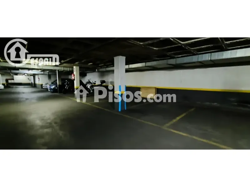 Garaaž - Duplex with Private Garage in Madrid