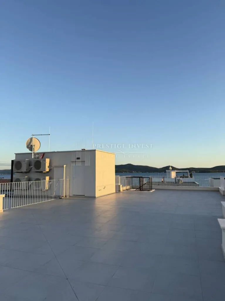 Terrass - Penthouse with Sea View in Sukošan