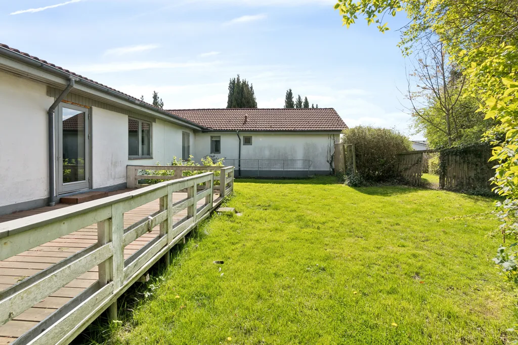Giardino - Corner Villa with Two Units in Ejlstrup