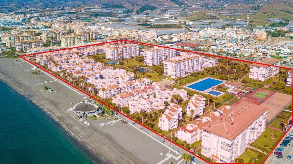 Aed - Beachfront Flat with Direct Beach Access in Torrox