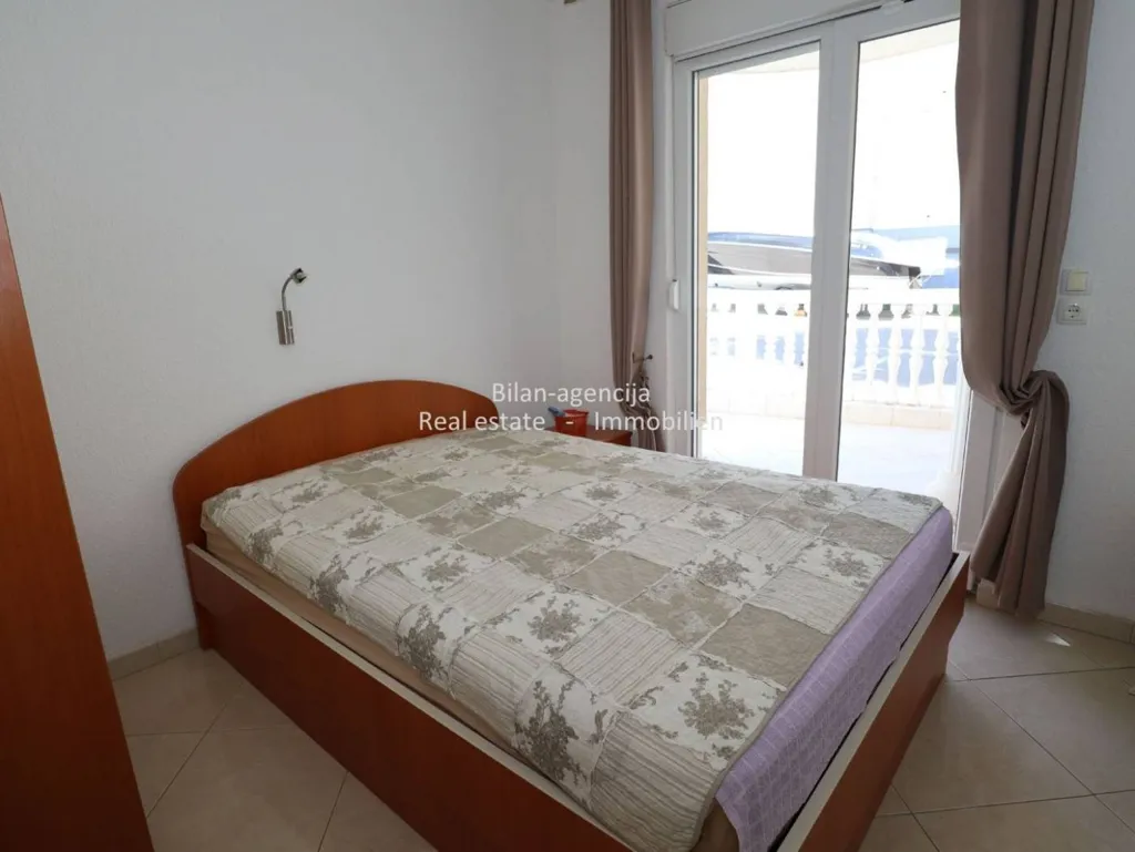 Magamistoad - Two-Floor Apartments with Garden in Vodice