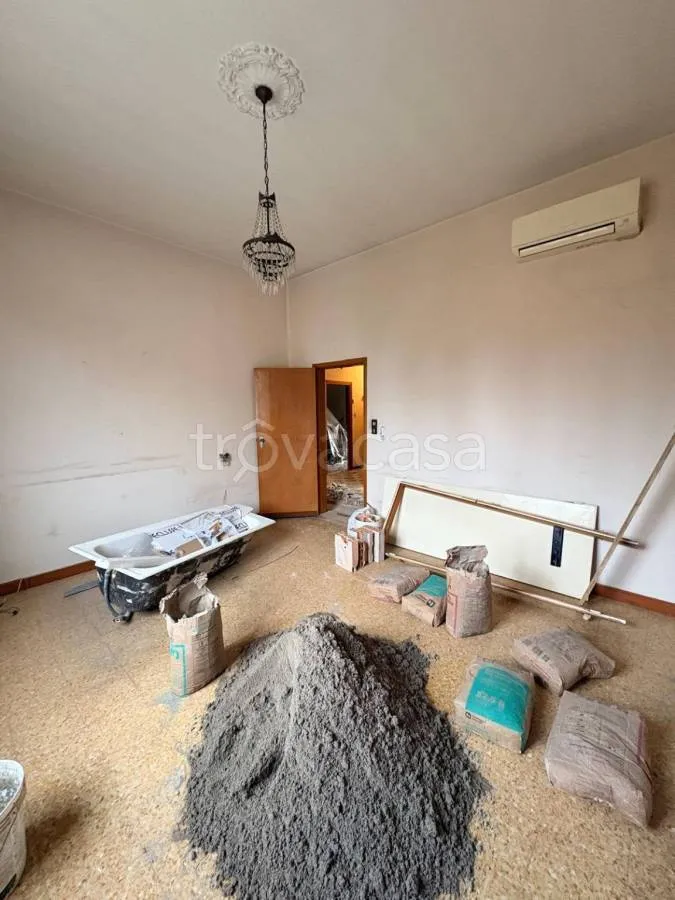 Living Room - Completely Refined Bifamiliar in Central Ferrara