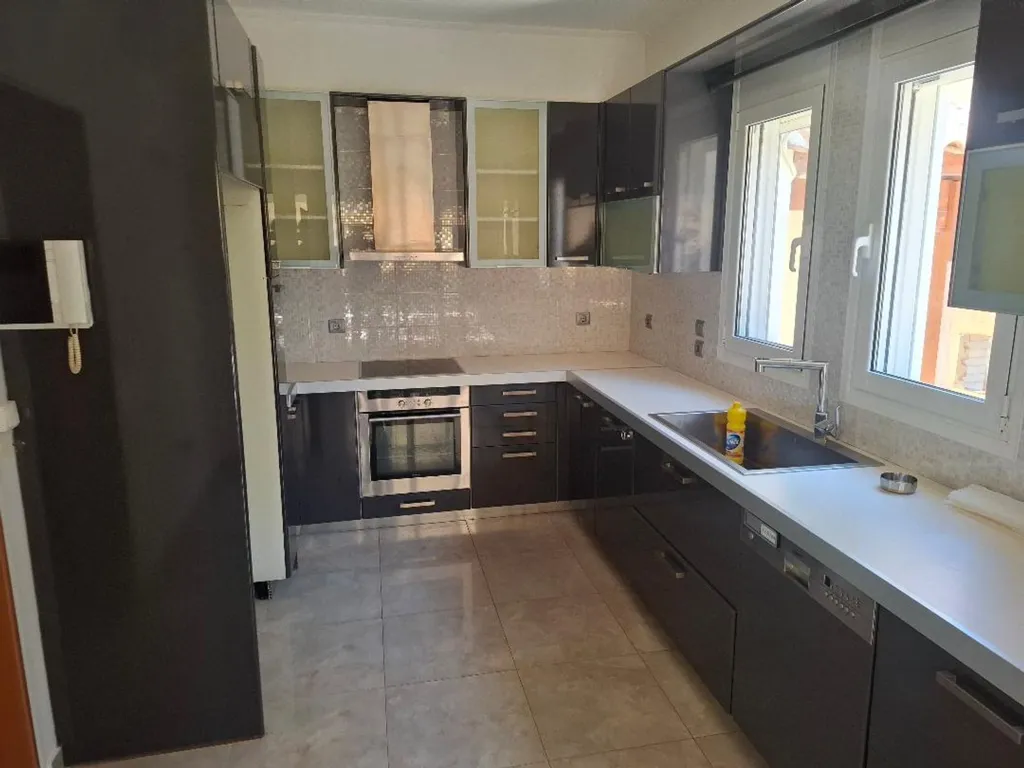 Cucina - Detached House with Garden in Semi-Basement