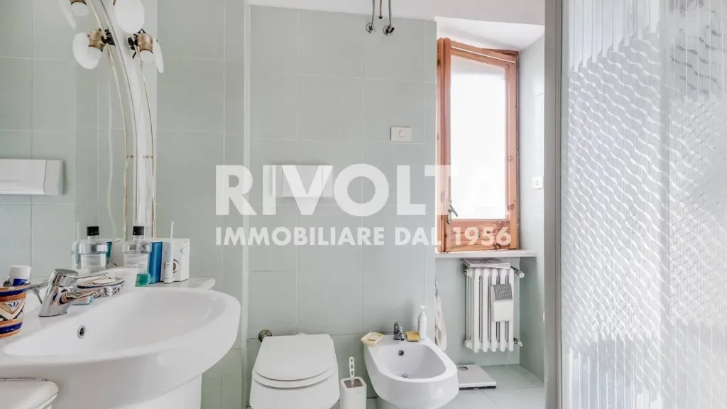 Salles de bain - Terraced Villa with Panoramic Terrace in Guidonia Montecelio