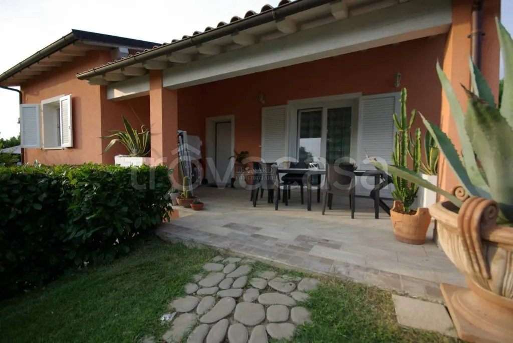 Terrasse - Contemporary Villa with Garden in San Giustino