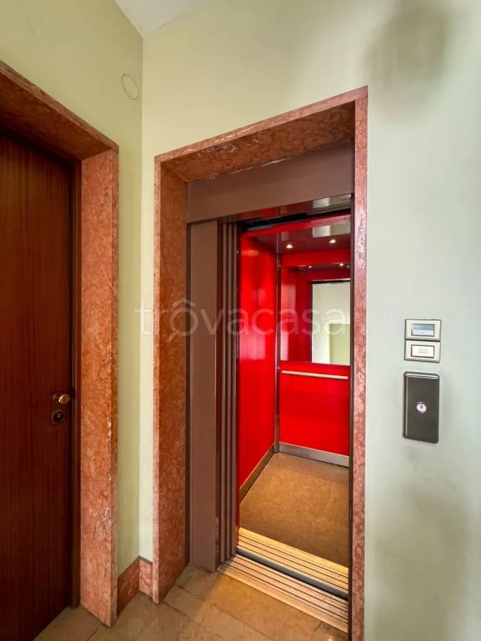 Entrée - Modernised 2-Bed Flat with Balcony in Pinerolo