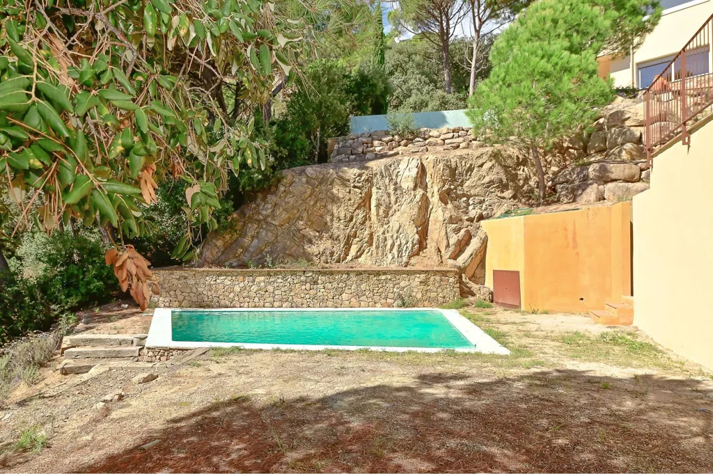 Bassein - Detached Villa with Sea Views in Punta Brava