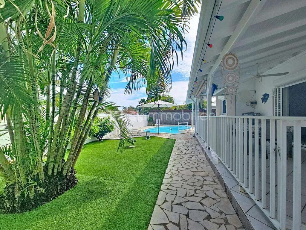Terrasse - Villa avec Piscine et Garage dans Secteur Recherché