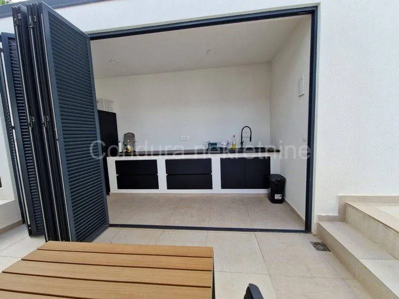 Terrass - Apartment with Pool in Ugljan