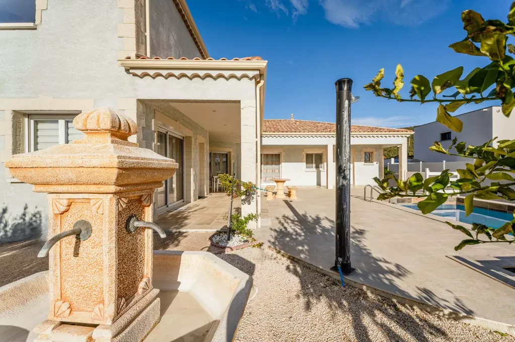 Piscina - Contemporary Villa with Pool in Fontès