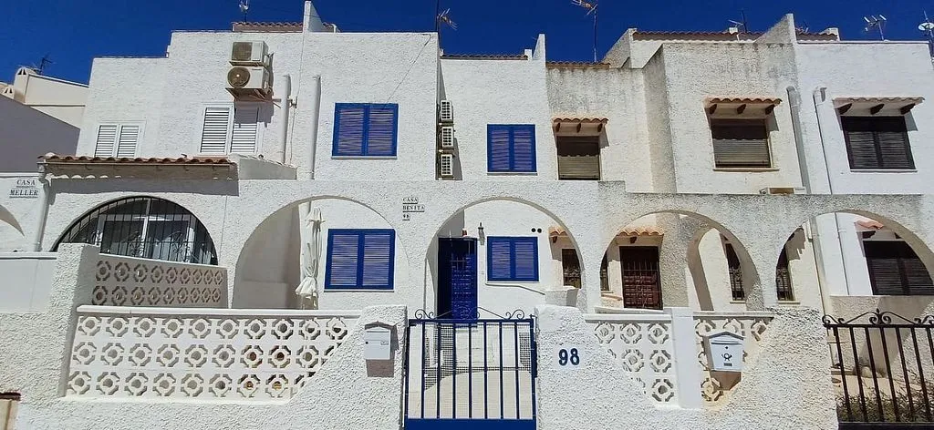 Välivaade - Terraced House with Pool in Calas Blancas
