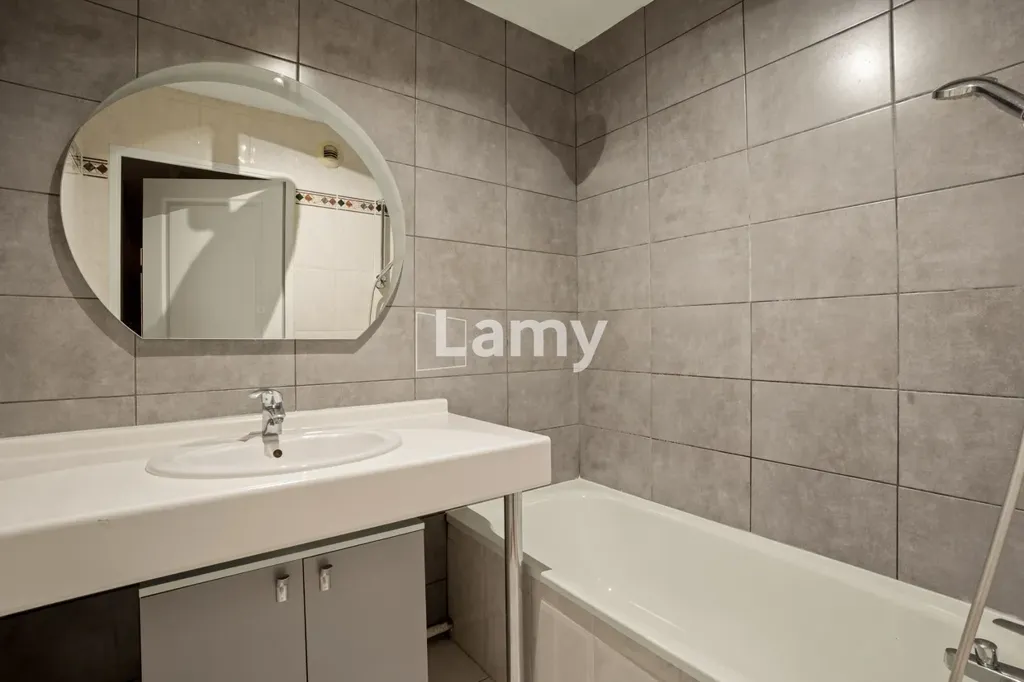 Vannitoad - Bright 3-Bedroom Apartment in Lyon's 3rd Arrondissement