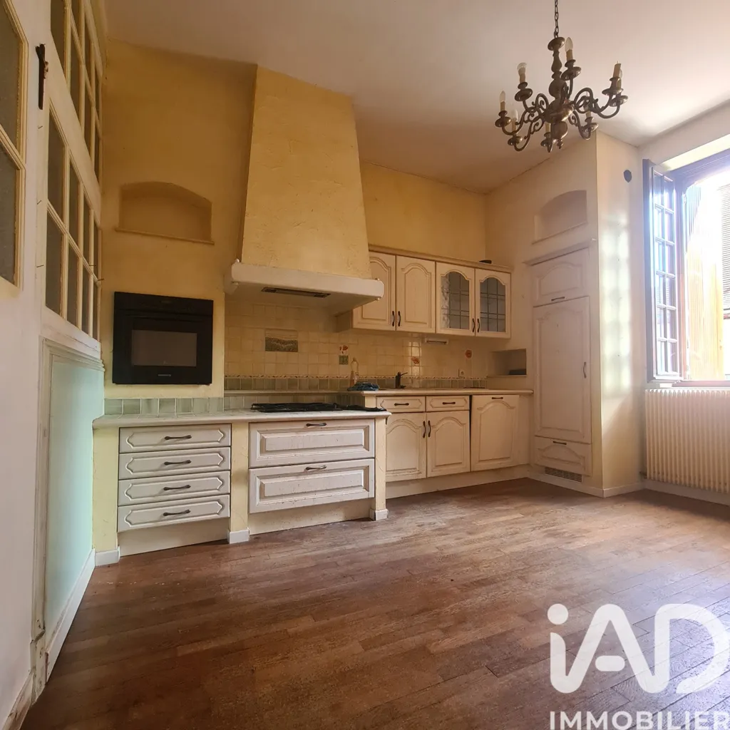 Kitchen - Traditional House with Double Garage in Seurre
