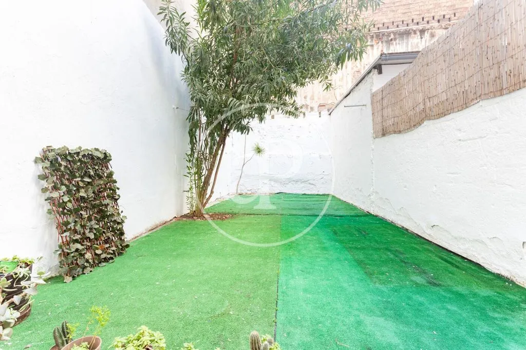Aed - Duplex Flat with Garden in Barcelona