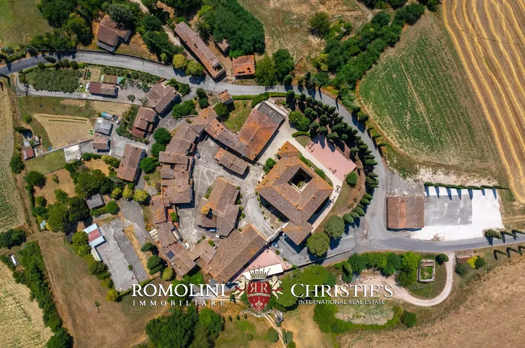 Õhuvaade - Historic Estate with Castle in Umbria