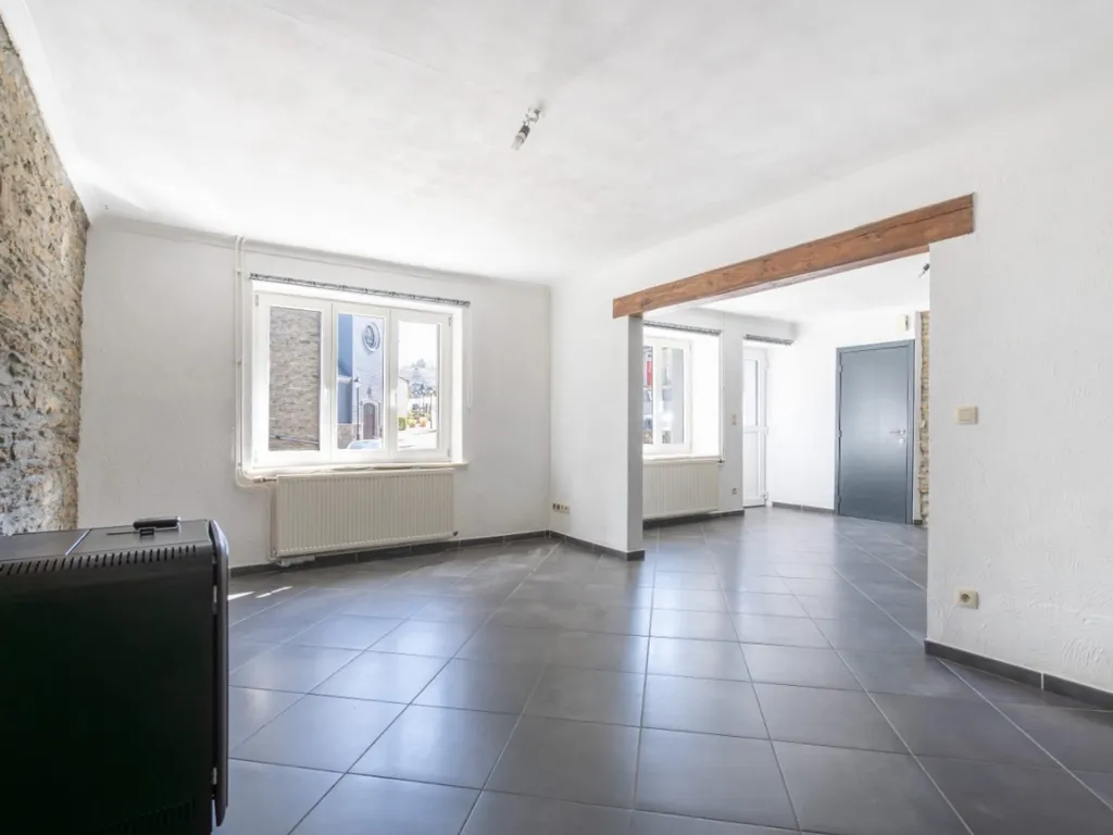 Séjour - Maison Rénovée avec Terrasse au Centre de Corbion