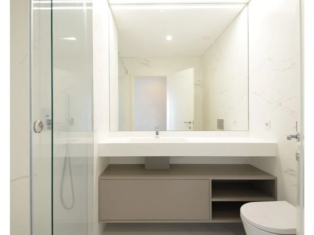 Salles de bain - Luxury 4-Bed Apartment with Terrace in Matosinhos