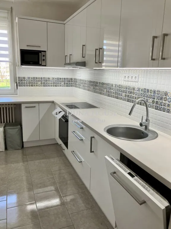 Cuisine - Apartment with Balcony in Tatabánya
