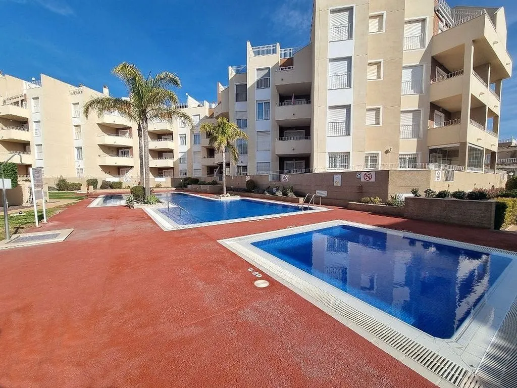 Bassein - Penthouse with Rooftop Pool in Albatross