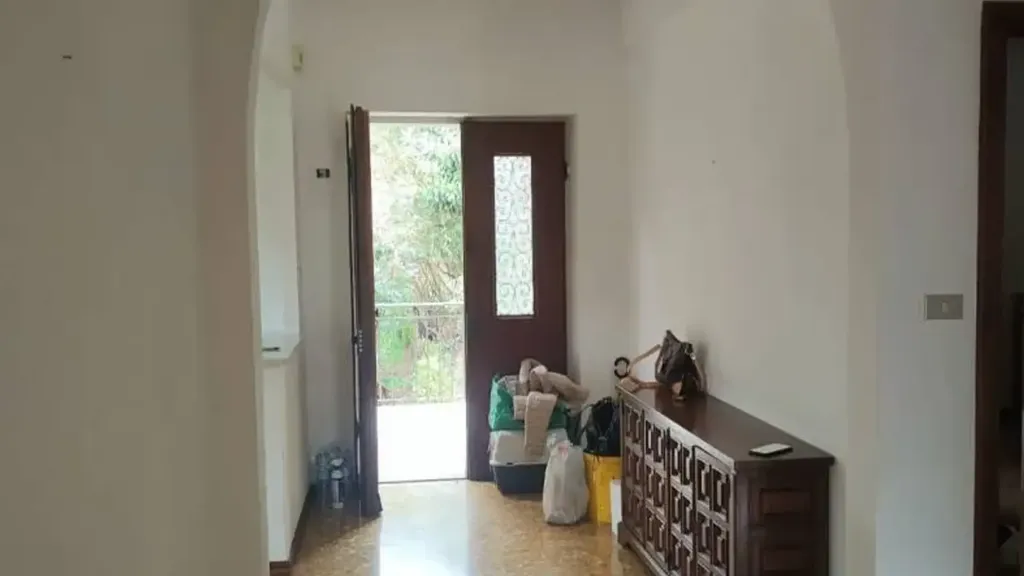 Esik - Restored Apartment with Balcony in Genoa