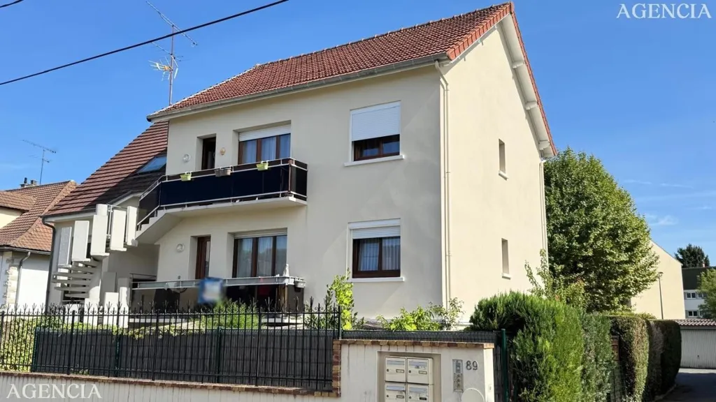 Exterior - Duplex with Balcony and Independent Entry in Pontault-Combault