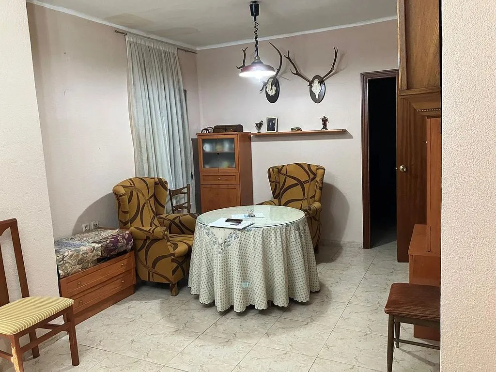 Salle à manger - 3-Bedroom Flat with Terrace in Monumental City