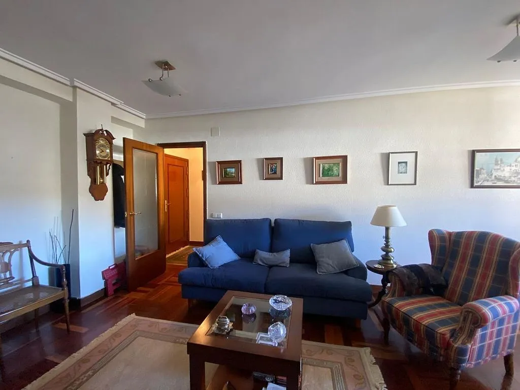Elutuba - Three-Bedroom Flat with Balcony in Urkizu