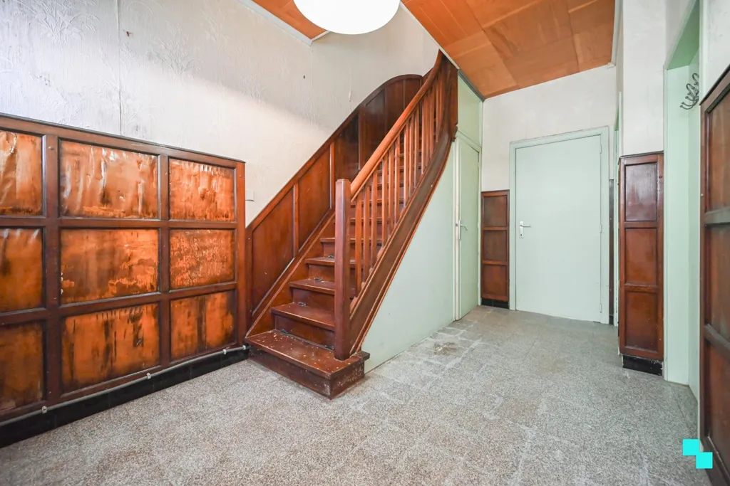 Stanze - Corner House to Renovate in Izegem