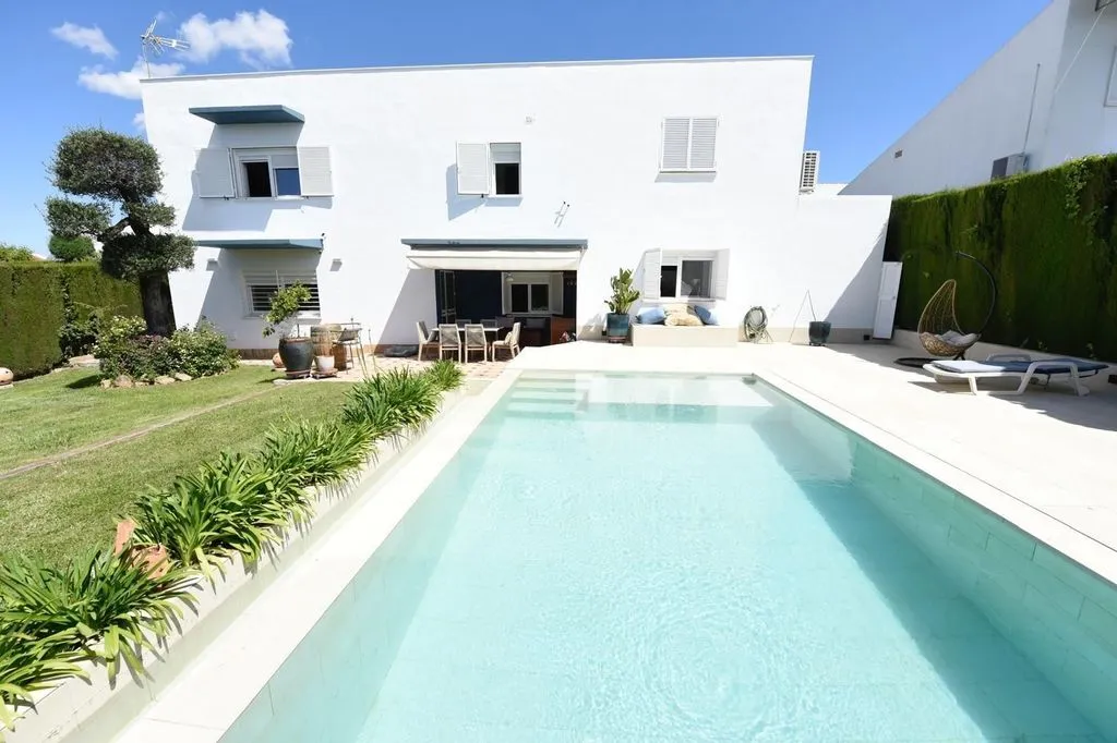 Piscine - Chalet with Infinity Pool in Espartinas