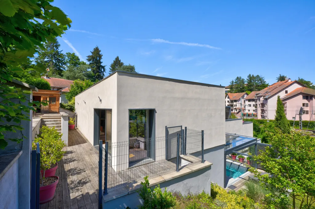 Bassein - House with Pool in Charbonnières-les-Bains Centre